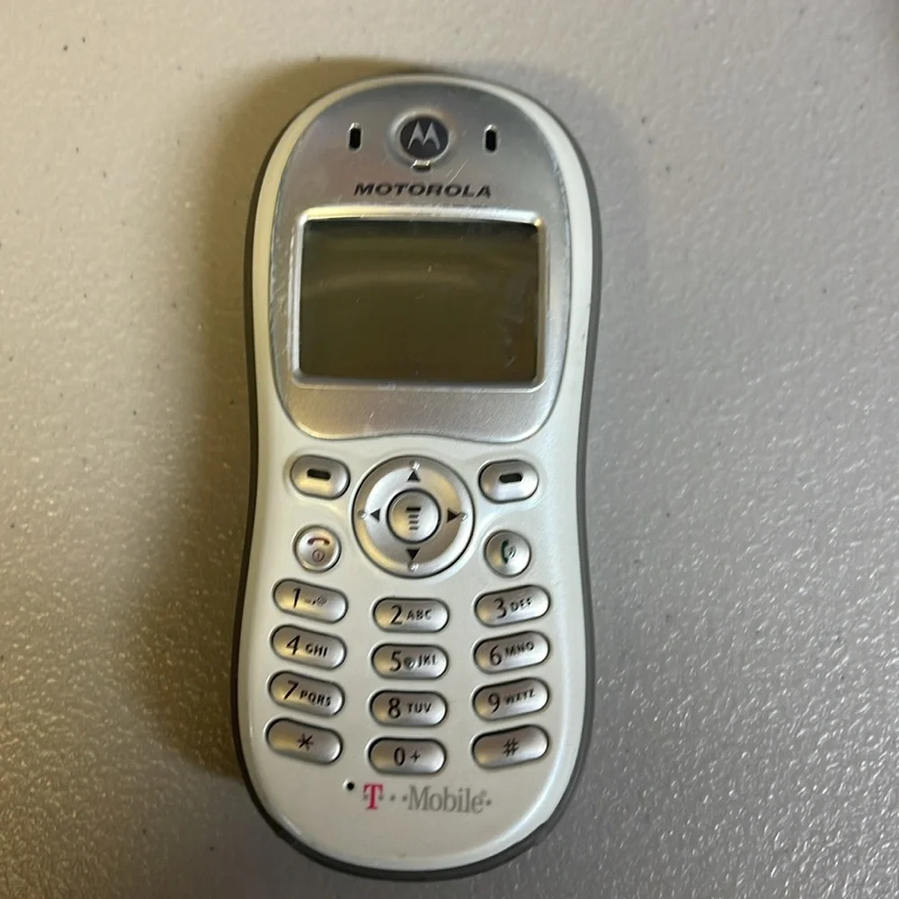 Motorola, Samsung and Blackberry set of 3 vintage cell phones 90’s 2000’s